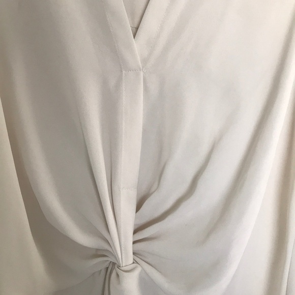 XS sleeveless hi-lo blouse - Picture 2 of 4